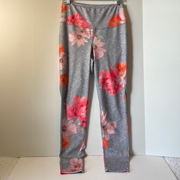 Old Navy Women's Large Go Dry Leggings Hi Rise Zippered back pocket - Picture 1 of 6